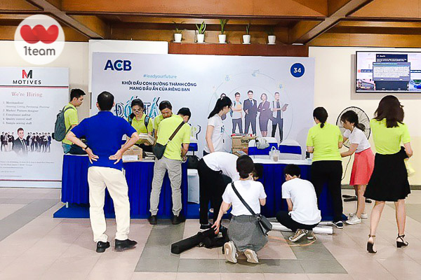 Gian hàng Ngày hội việc làm Career Fair 2019 UEH ĐH Kinh tế TP.HCM. Thi công, lắp đặt gian hàng tiêu chuẩn ngày hội việc làm Đại học Kinh tế TP.HCM. cho thuê backdrop gian hàng, thi công backdrop.