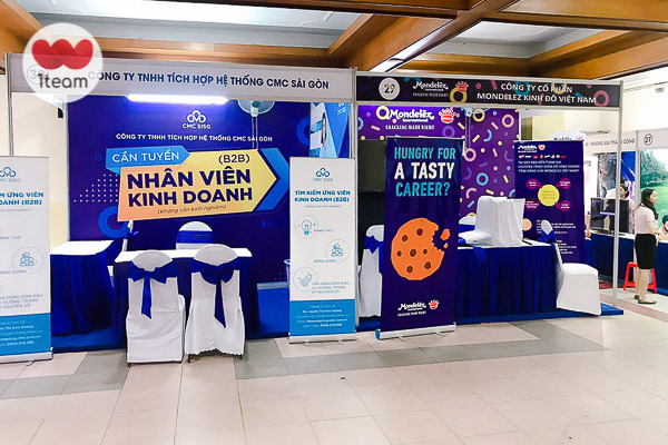 Gian hàng Ngày hội việc làm Career Fair 2019 UEH ĐH Kinh tế TP.HCM. Thi công, lắp đặt gian hàng tiêu chuẩn ngày hội việc làm Đại học Kinh tế TP.HCM. cho thuê backdrop gian hàng, thi công backdrop.